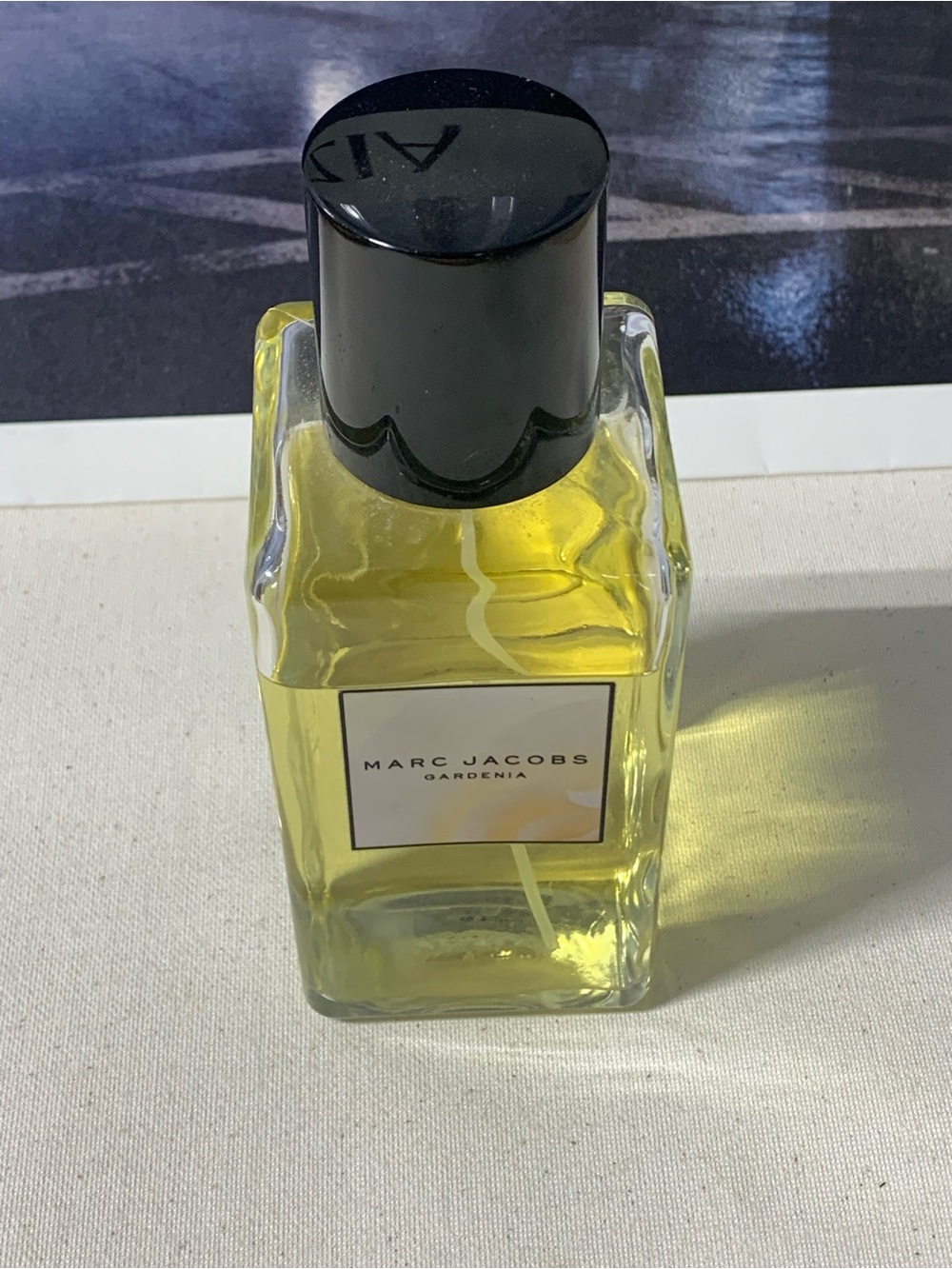 MARC JACOBS 10oz. Gardenia EDT body splash - Picture 4 of 9